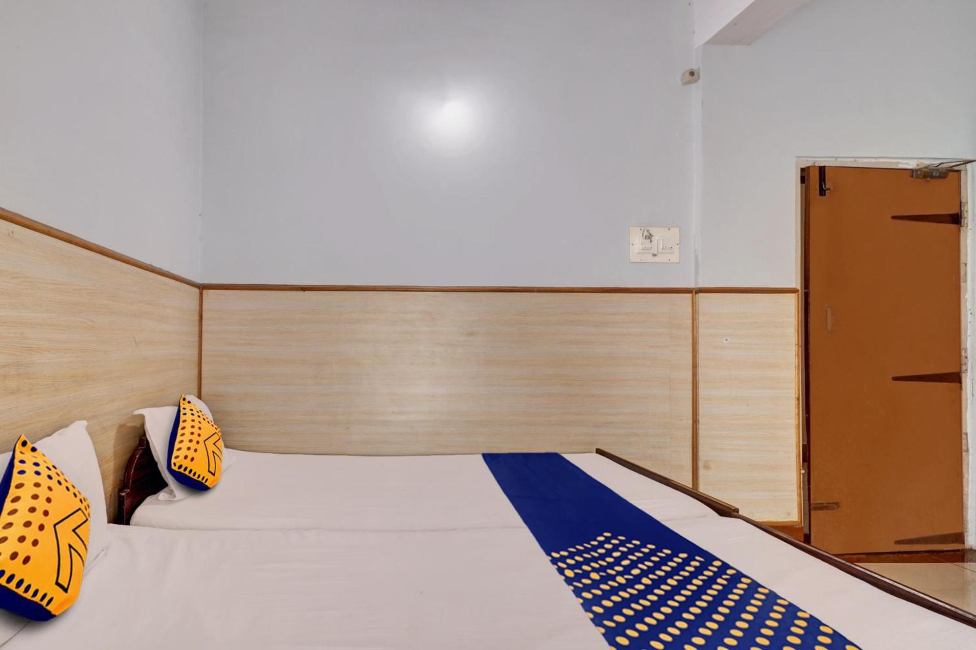 Spot On Ganga Yatri Nivas Hotel Gundlupet Exterior photo