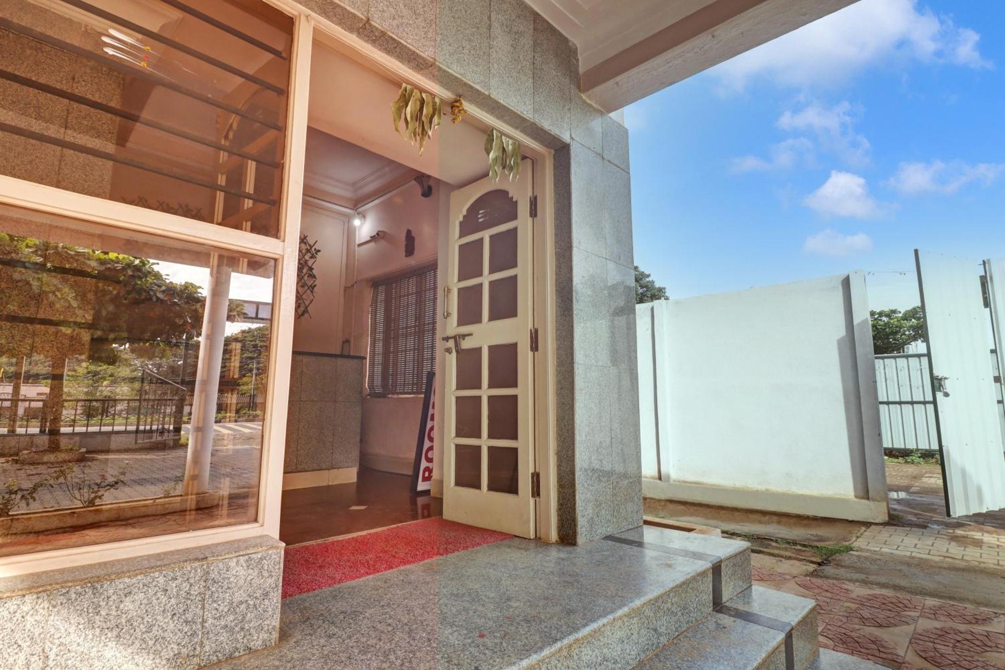 Spot On Ganga Yatri Nivas Hotel Gundlupet Exterior photo